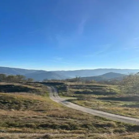 別荘 Rustic Retreat *