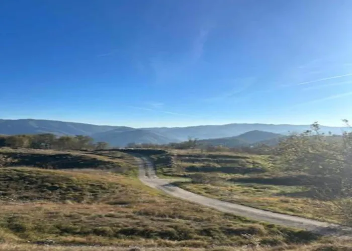 بيت للعطل Rustic Retreat *